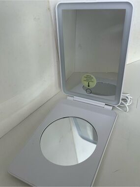 Rechargeable Dual-Panel LED Makeup Mirror in White